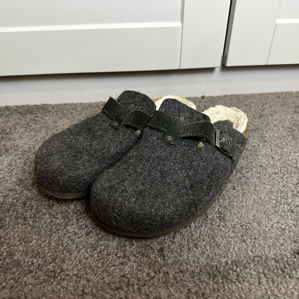 American Eagle Slip On Shoes